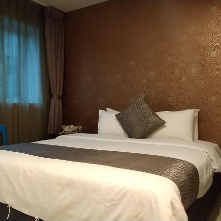 Boston Plus Hotel Città di Chiayi Esterno foto
