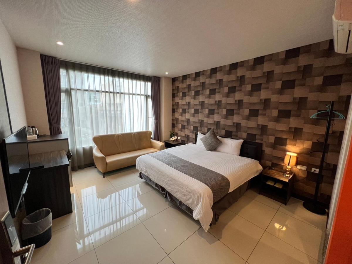 Boston Plus Hotel Città di Chiayi Esterno foto