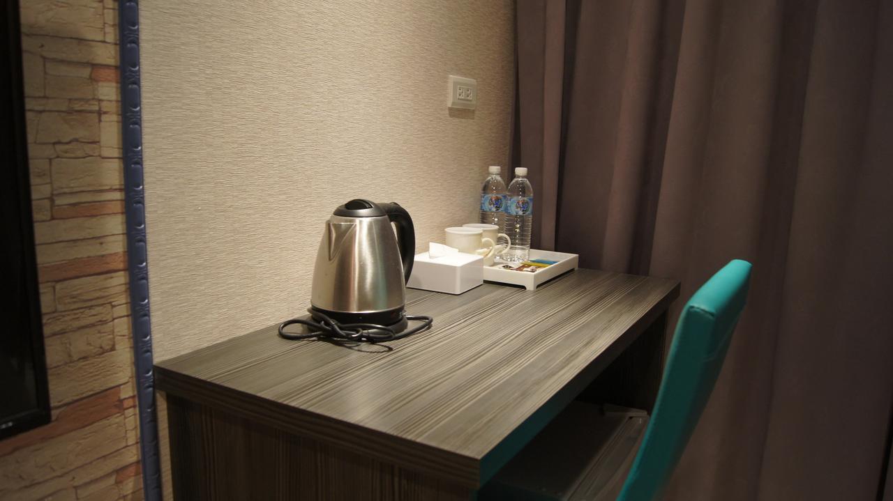 Boston Plus Hotel Città di Chiayi Esterno foto
